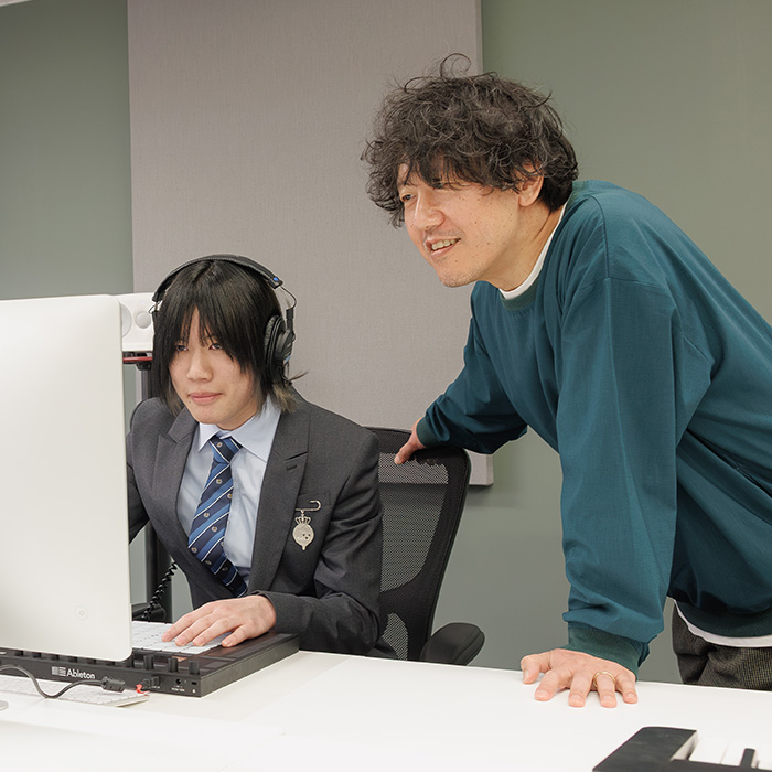 現役クリエイターが通常講師として常に寄り添う