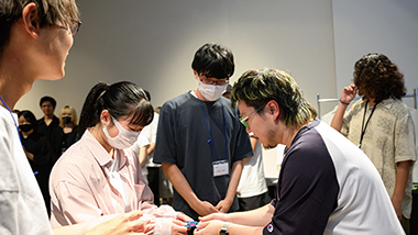 大人気アーティストこっちのけんと VANTANのコラボレーション実施風景02